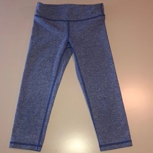 Ivivva cropped blue leggings.